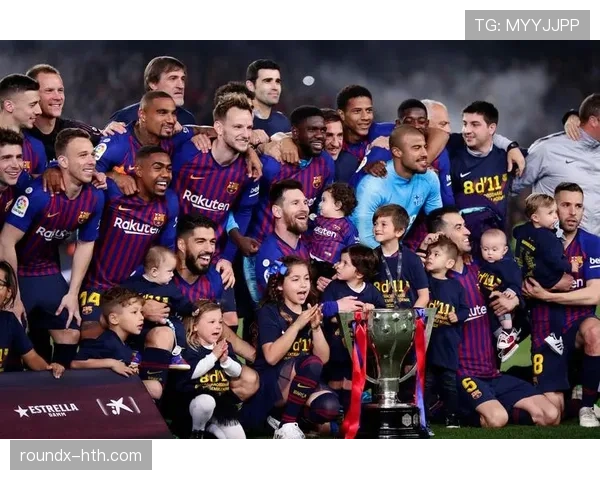 巴萨女足蝉联欧冠冠军，展现无可匹敌实力引发广泛关注