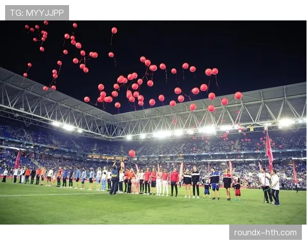 拉塞尔·韦斯特布鲁克又把球场外当秀场，手上那几只表让我直接怀疑人生